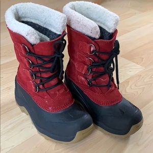 Snow boots